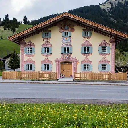 Апартаменты Residenz 111 *